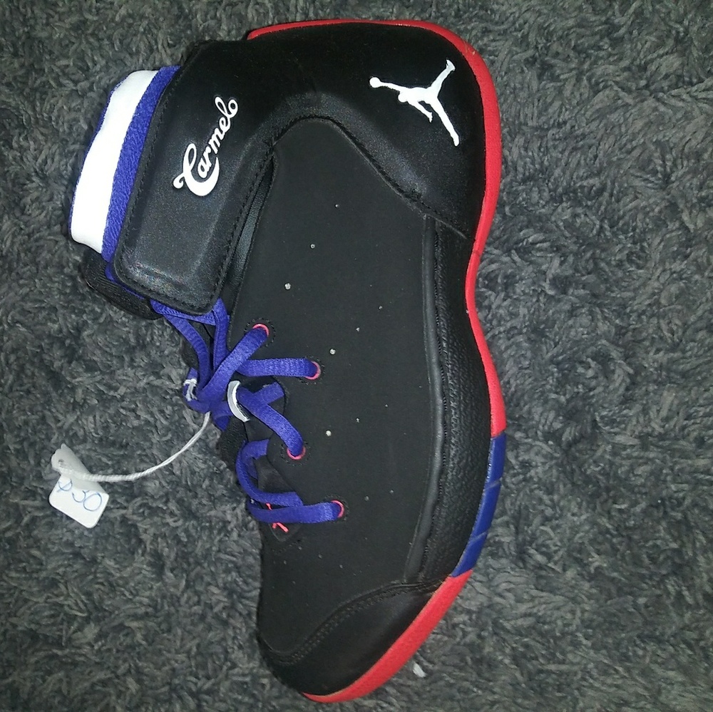 Girls carmelo jordans